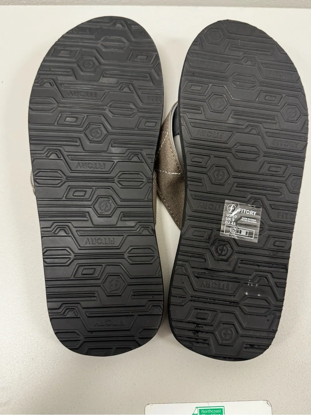 Mens Size 10 Flip Flops Fitory Thong Sandals Brown 43 EU Summer Beach Shoes